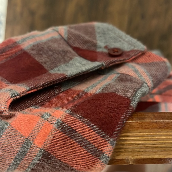 NWT Columbia Women’s Flannel Button Down V-neck Plaid sz S - Picture 4 of 4